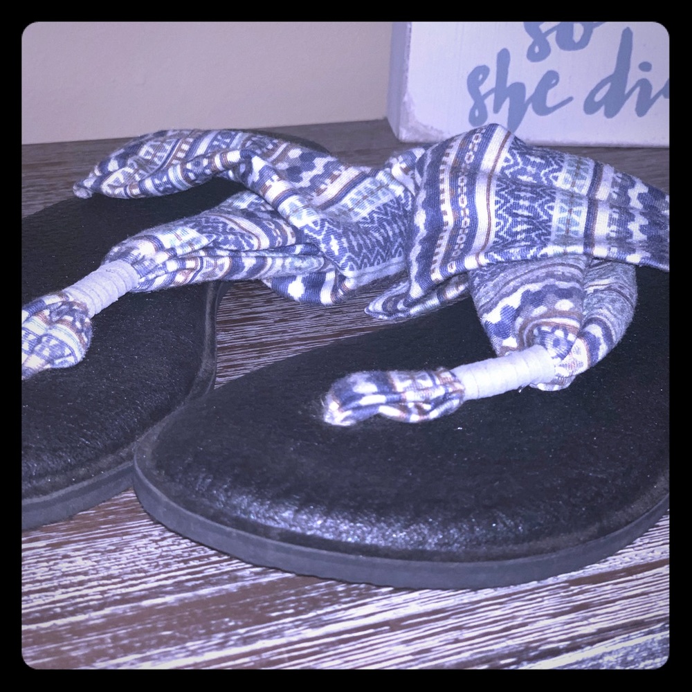 Yoga Mat Black/Blue Sandals!! Super Comfy!!